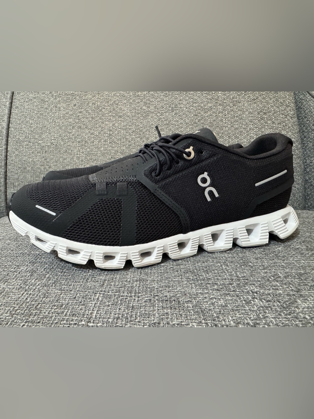 On Running Cloud 5 Black and White Mens - Picture 3 of 15